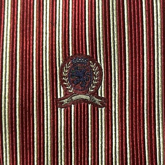 Tommy Hilfiger (Vintage) | Men’s Silk Tie | Red, Tan Stripes | Shield Crest Logo - Picture 6 of 6
